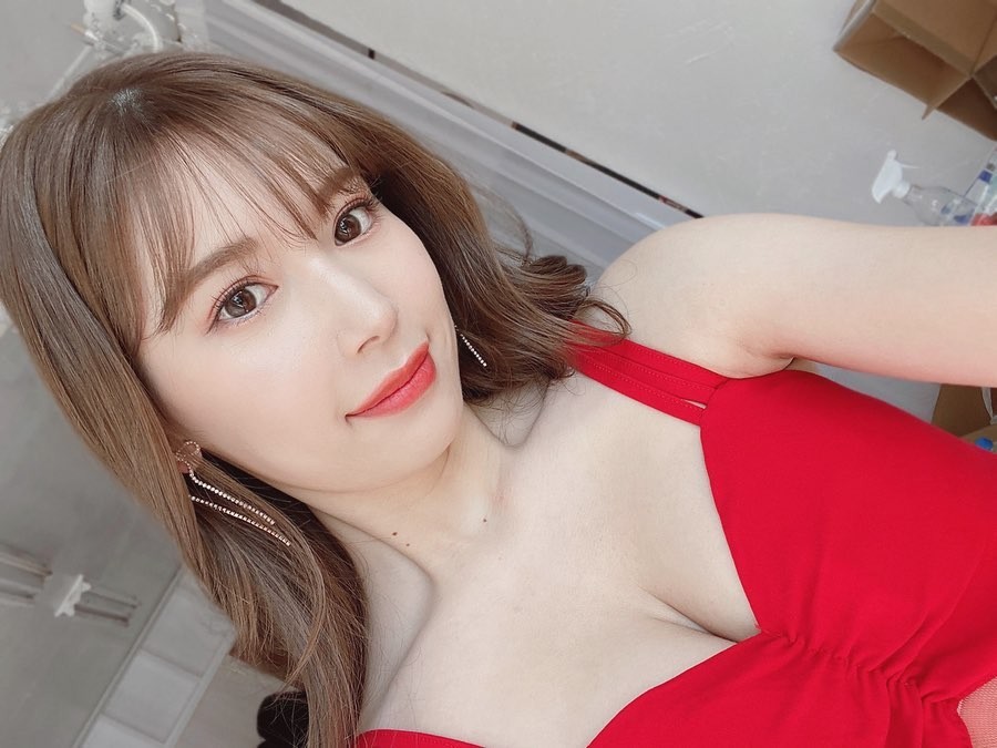 明里つむぎ