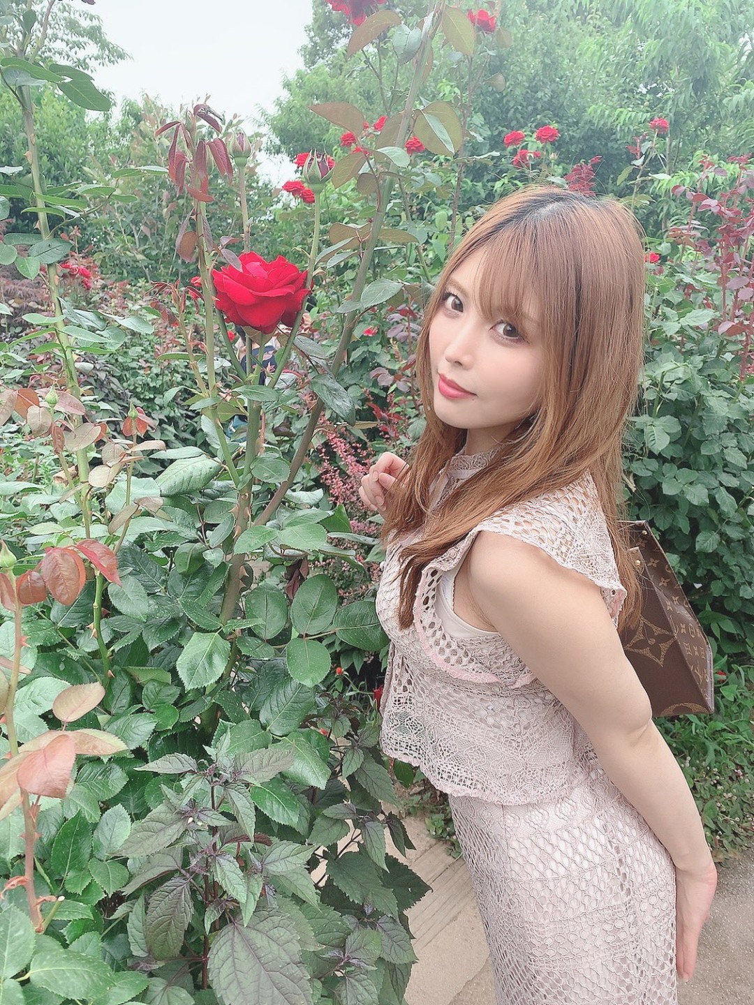新村あかり