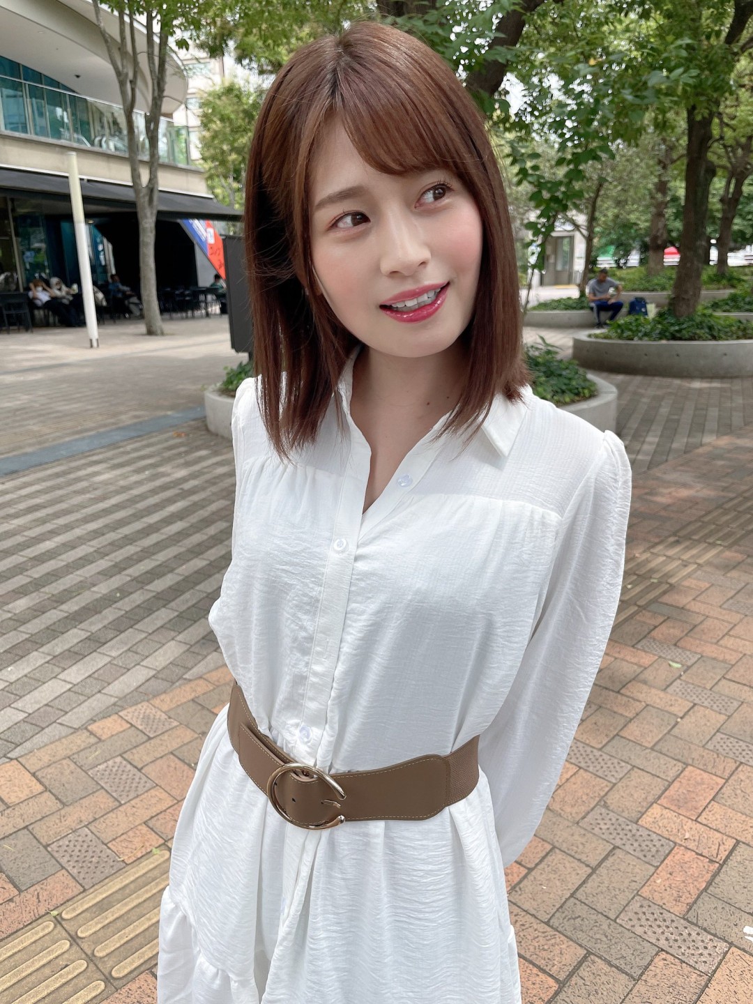 優梨まいな