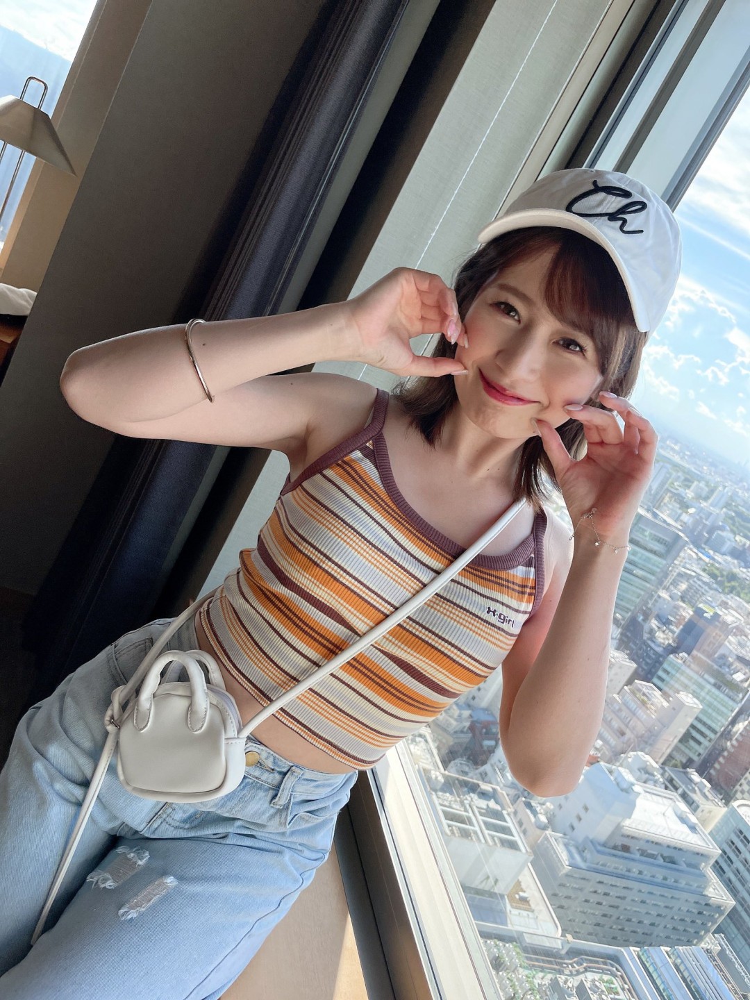 優梨まいな