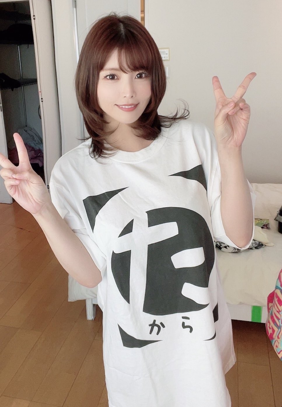 新村あかり