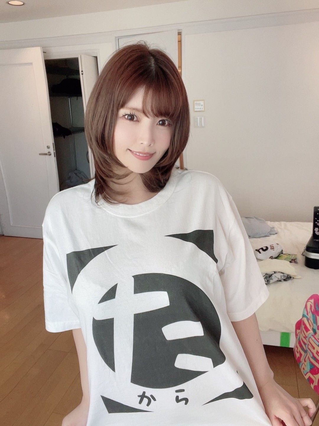 新村あかり