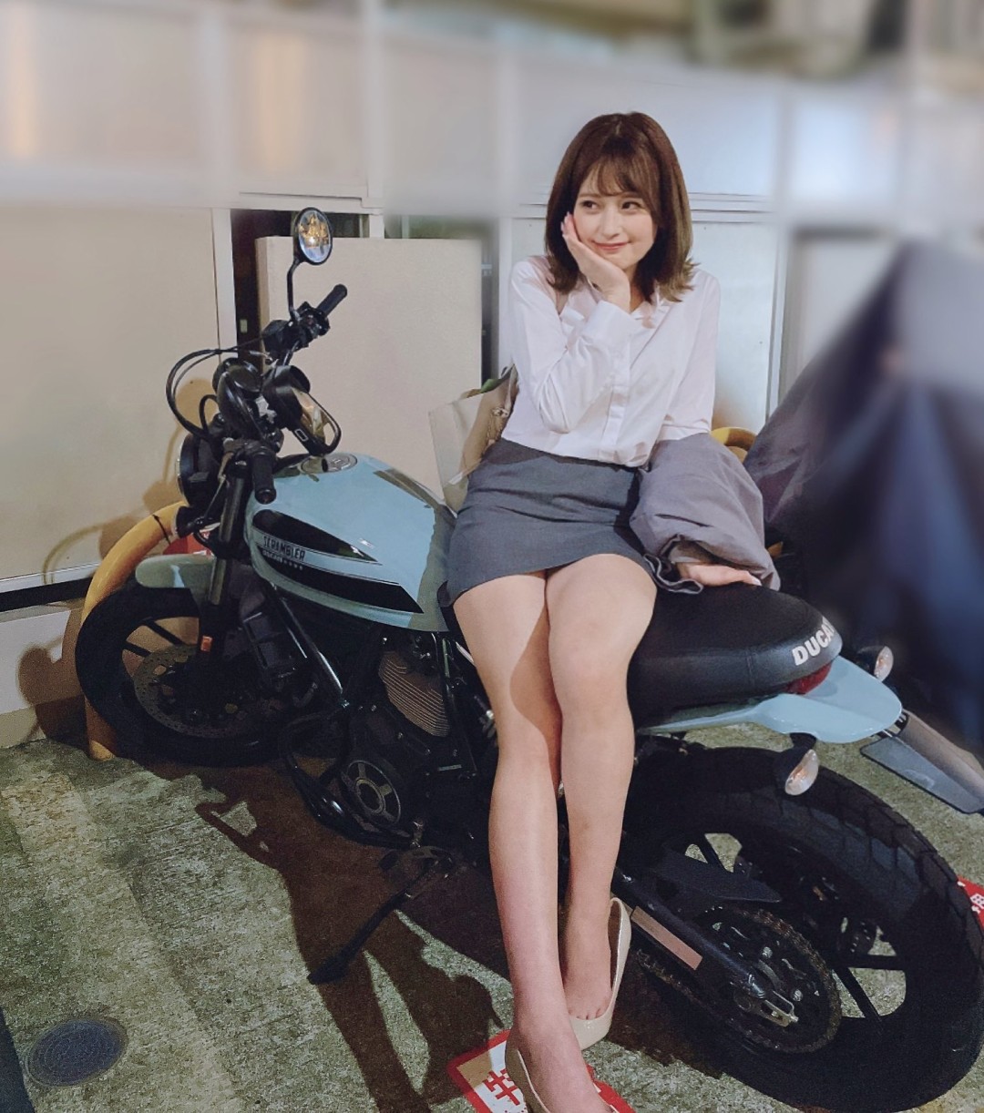 優梨まいな