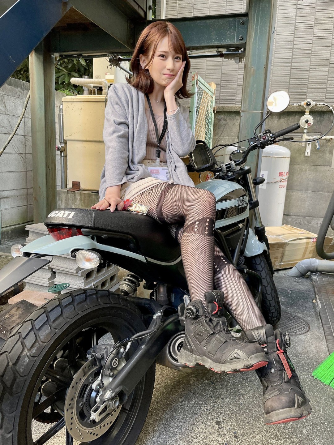 優梨まいな