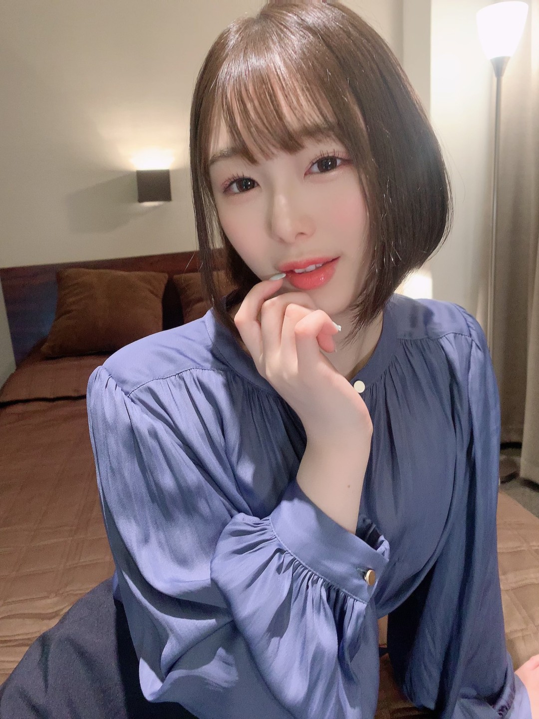 新名あみん