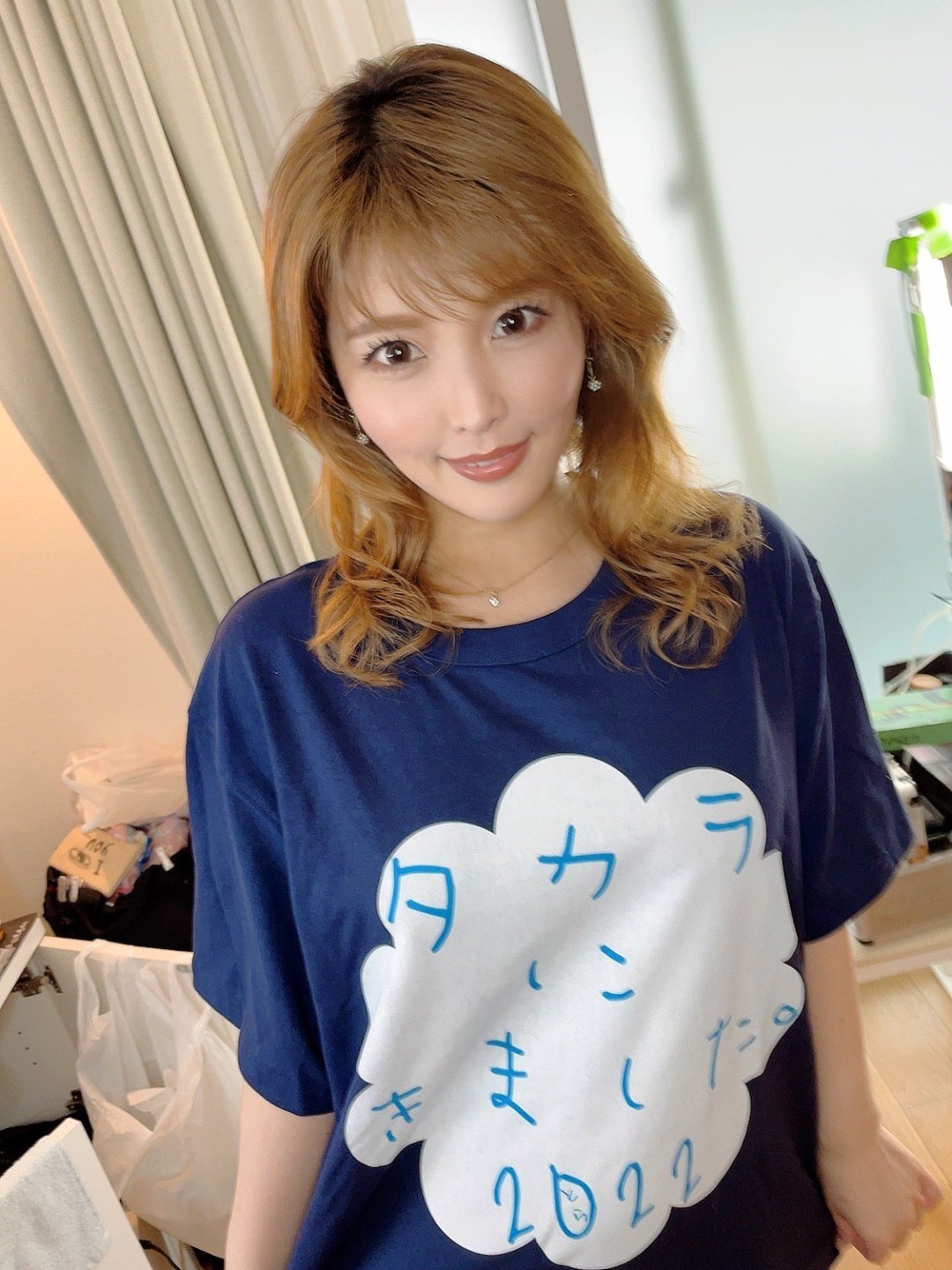 新村あかり