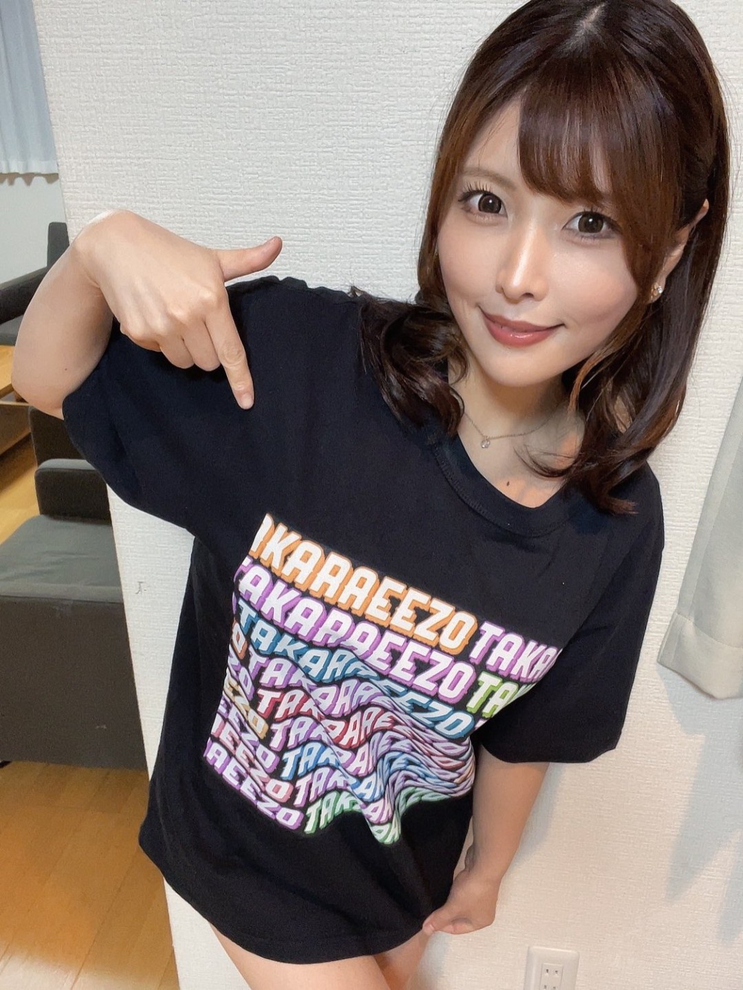新村あかり