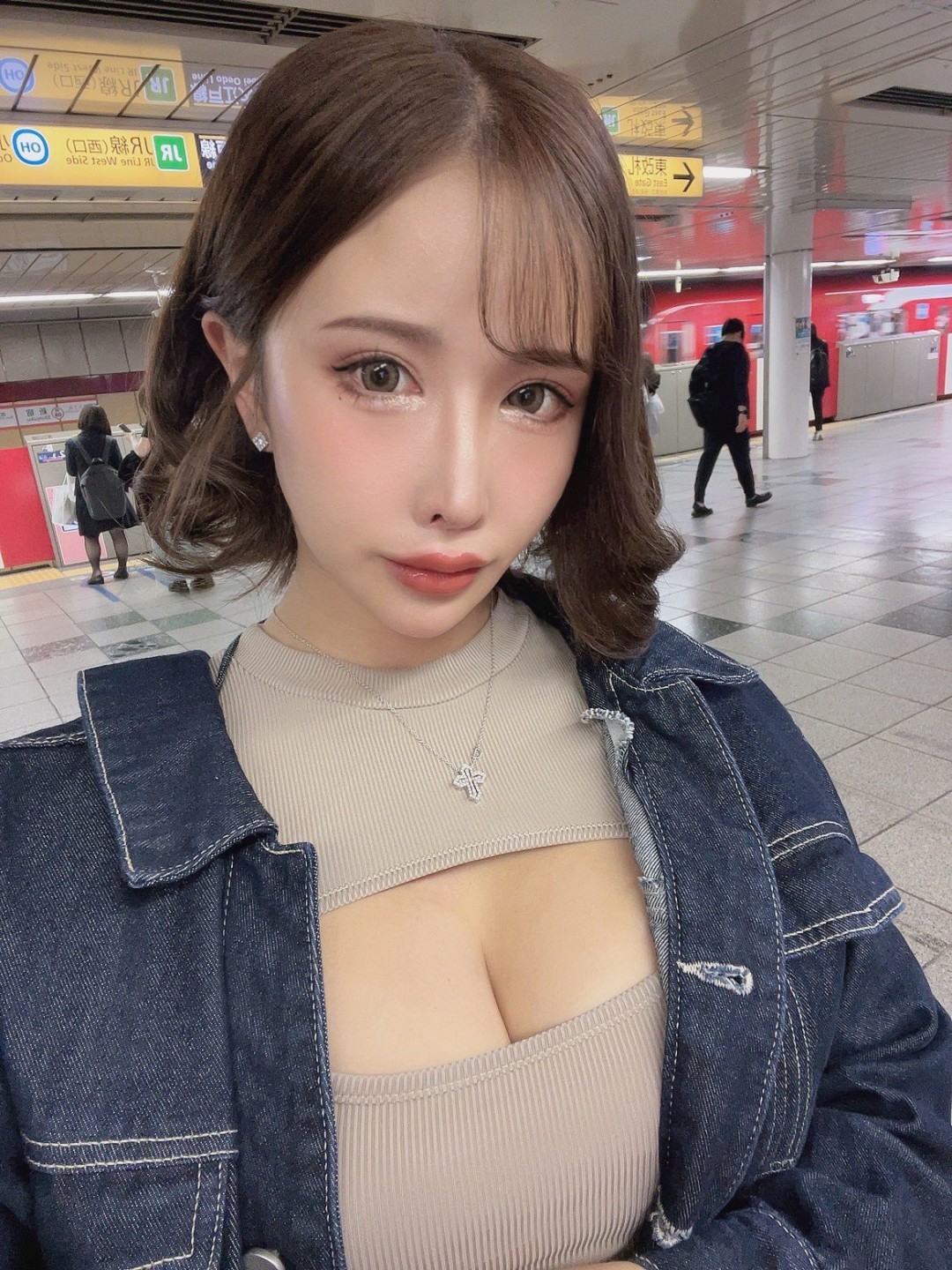東あかり