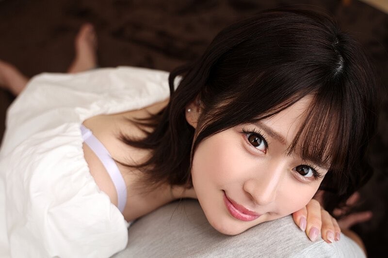 優梨まいな