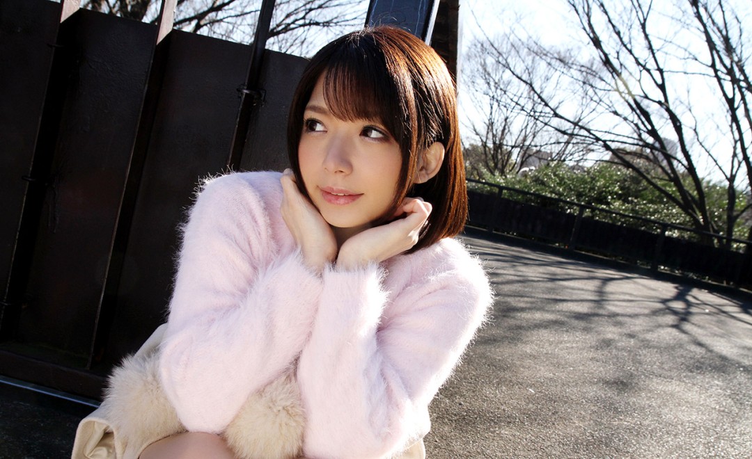 麻里梨夏